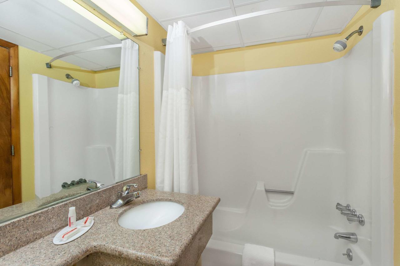 Hotel Days By Wyndham Scranton Pa 2*